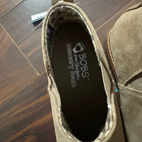 Skechers BOBS Vegan Suede Ankle Booties Memory Foam Tan Leopard Lining Size 6 - Picture 4 of 7